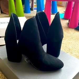 Steve Madden boots in black Sued.